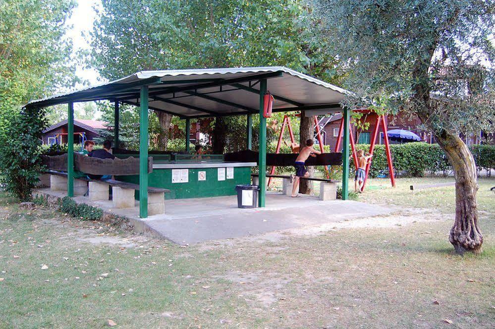 Campeggio Trevisago Iris Park モニーガ・デル・ガルダ エクステリア 写真
